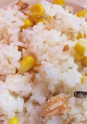 缶詰めで♪鮭の中骨とコーンの炊き込みご飯-レシピのメイン写真