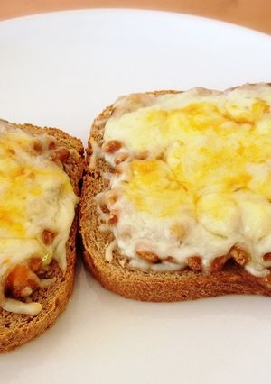 バジルと納豆のピザトースト-レシピのメイン写真