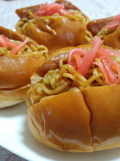 ロールパンで焼きそばパン-レシピのメイン写真