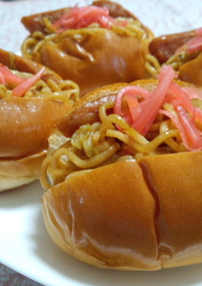 ロールパンで焼きそばパン-レシピのメイン写真