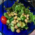 お豆とウイニーの簡単サラダ