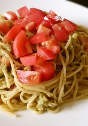 基本のトマトとアボカドの冷製パスタ-レシピのメイン写真