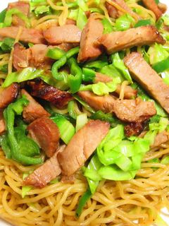チョッと贅沢な煮豚とキャベツの焼きそば。-レシピのメイン写真