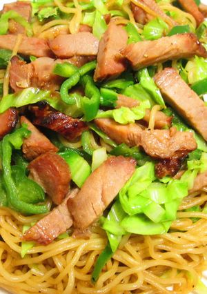 チョッと贅沢な煮豚とキャベツの焼きそば。-レシピのメイン写真