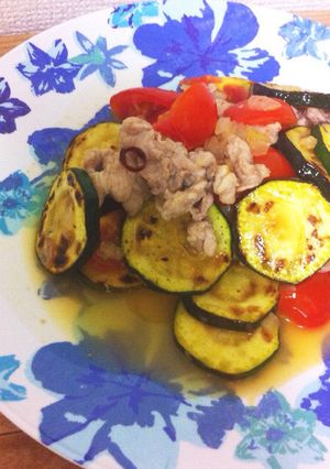 ズッキーニとトマトと豚肉の彩りワイン煮-レシピのメイン写真