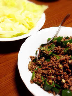 茹でキャベツ食べる肉そぼろ-レシピのメイン写真