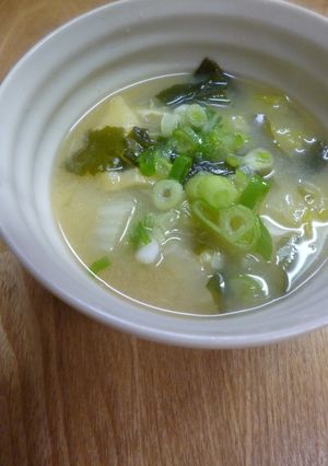 白菜・わかめ・あげのみそ汁-レシピのメイン写真