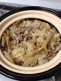 かまどさんで炊き込みご飯-レシピのメイン写真