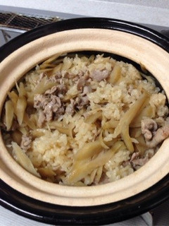 かまどさんで炊き込みご飯-レシピのメイン写真