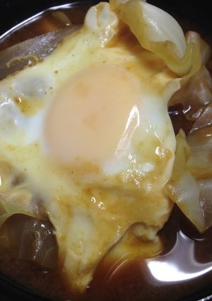 野菜と落とし卵の赤だし味噌汁-レシピのメイン写真