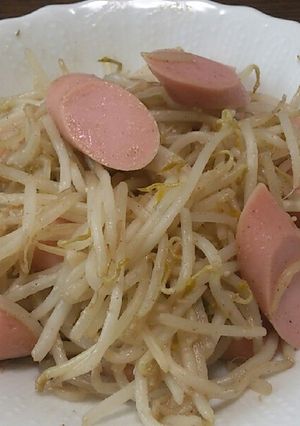 朝食に！魚肉ソーセージともやしの塩麹炒め-レシピのメイン写真