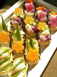 小さな押し寿司☆野菜の自然色でケーキ風-レシピのメイン写真