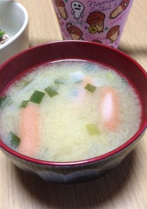 ひょっこりこんにちは♪ウイニーのお味噌汁-レシピのメイン写真