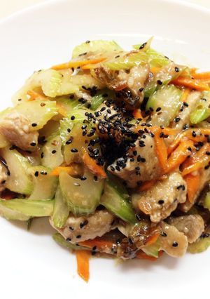 ♪セロリとカツ用豚肉の柔らか塩麹炒め♪-レシピのメイン写真