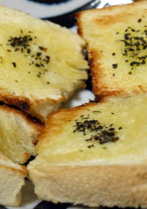 食パンで作るガーリックトースト！-レシピのメイン写真