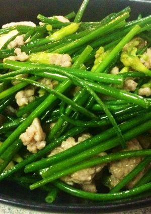 ニラの花と豚のひき肉の炒め物-レシピのメイン写真