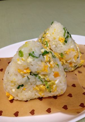 レンジで簡単!卵と青ねぎのおにぎり-レシピのメイン写真