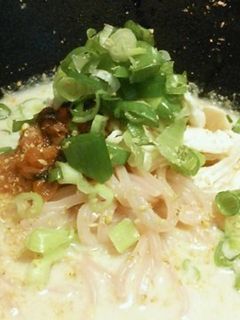 豆乳ごまだれで♫梅と蒸し鶏の冷うどん。-レシピのメイン写真
