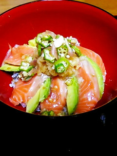カフェ風♥アボカドとサーモン丼-レシピのメイン写真