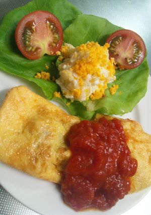 アボカドとトマトのチーズオムレツ-レシピのメイン写真