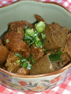 簡単!牛スジ肉とコンニャクの煮込み-レシピのメイン写真