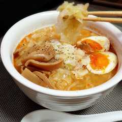 รูปของ ダイエットや夜食にキャベツで味噌ラーメン
