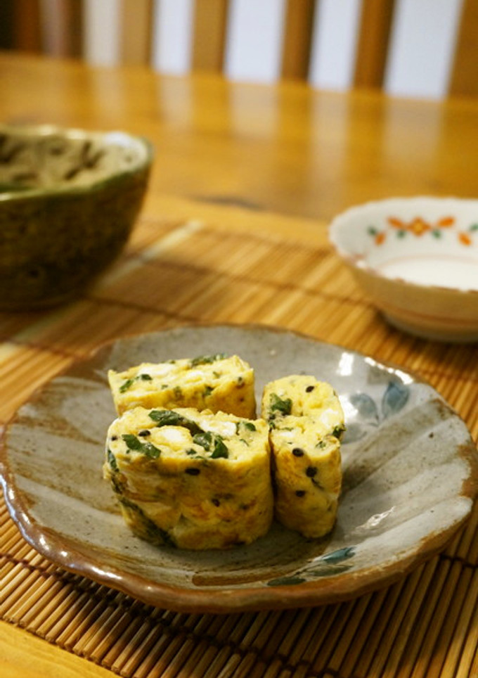 卵一つで☆モロヘイヤと黒胡麻の厚焼き卵-レシピのメイン写真