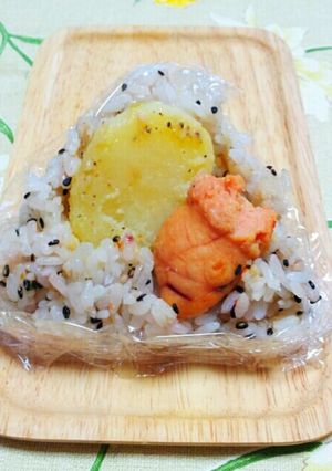 爆弾おにぎり♪たらこ×じゃがいも-レシピのメイン写真