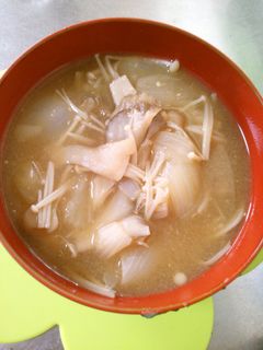 玉ねぎ えのき 舞茸の味噌汁 簡単です♪-レシピのメイン写真