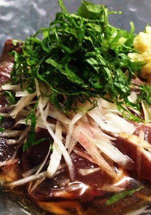 ぽん酢で♪みょうがと大葉で鰹のたたき-レシピのメイン写真