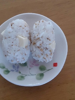 ゴマチーズおにぎり-レシピのメイン写真
