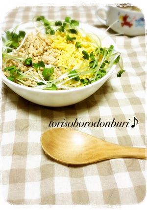 生姜香る♪豆腐入り♡ふわふわ鶏そぼろ丼-レシピのメイン写真