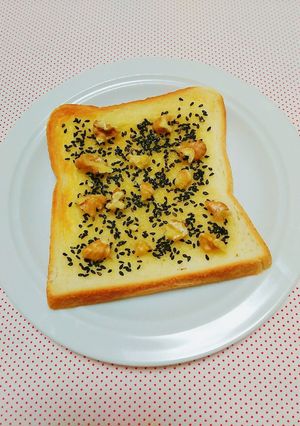〖蜂蜜・胡麻・胡桃トースト〗-レシピのメイン写真