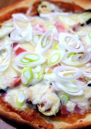 肉みそ和風ピザ-レシピのメイン写真