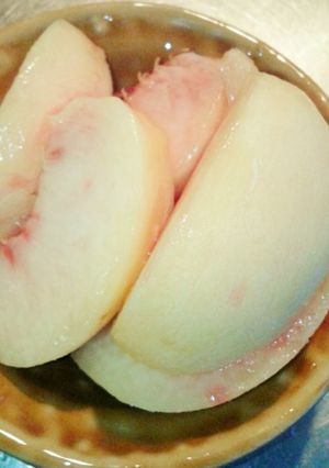 目からウロコ！つぶさずに桃をむく方法-レシピのメイン写真