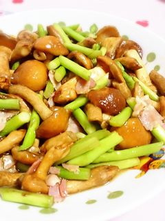 なめことアスパラのバター醤油炒め-レシピのメイン写真