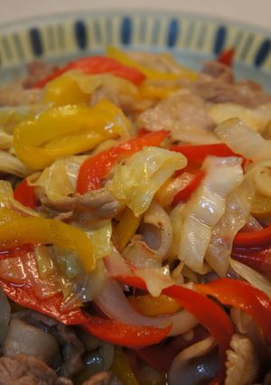 豚バラ肉とカラーピーマンのオイスター炒め-レシピのメイン写真