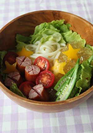 ジョンソンヴィルの冷やしサラダうどん-レシピのメイン写真