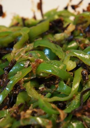 レンジで簡単ピーマンの塩昆布・おかか和え-レシピのメイン写真