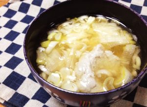 すり身の美味しいお味噌汁。たっぷりお葱で-レシピのメイン写真