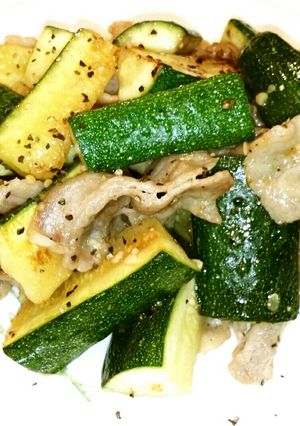 ズッキーニと豚肉のダシダ炒め-レシピのメイン写真