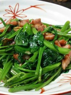 空芯菜(エンサイ)とベーコンの炒め物-レシピのメイン写真