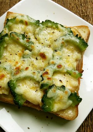 ゴーヤとバナナのマヨチーズトースト-レシピのメイン写真