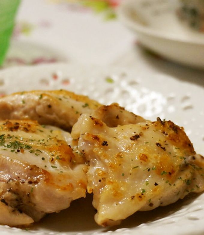 皮がパリパリ☆鶏もも肉のハーブレモン焼き-レシピのメイン写真