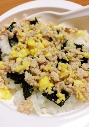 一歳＊鶏そぼろ丼-レシピのメイン写真
