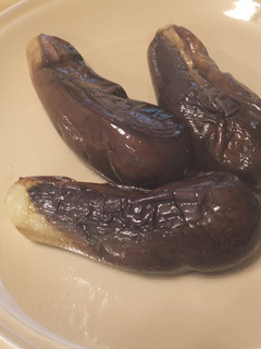 ストウブで茄子を丸ごと焼いたらどうなるか-レシピのメイン写真