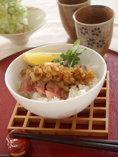 玉ねぎたっぷり【和風ステーキ丼】-レシピのメイン写真