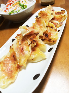 ワインのおつまみ♪ トマトチーズ餃子-レシピのメイン写真