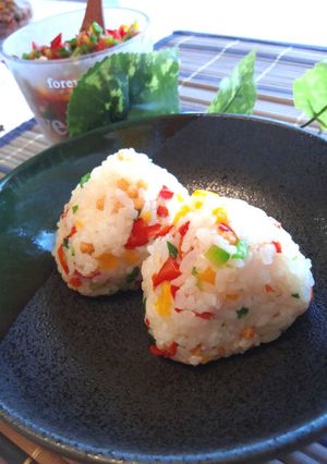 塩ピーマンでカラフルおむすび♪-レシピのメイン写真