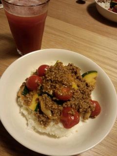 夏野菜のそぼろ丼-レシピのメイン写真